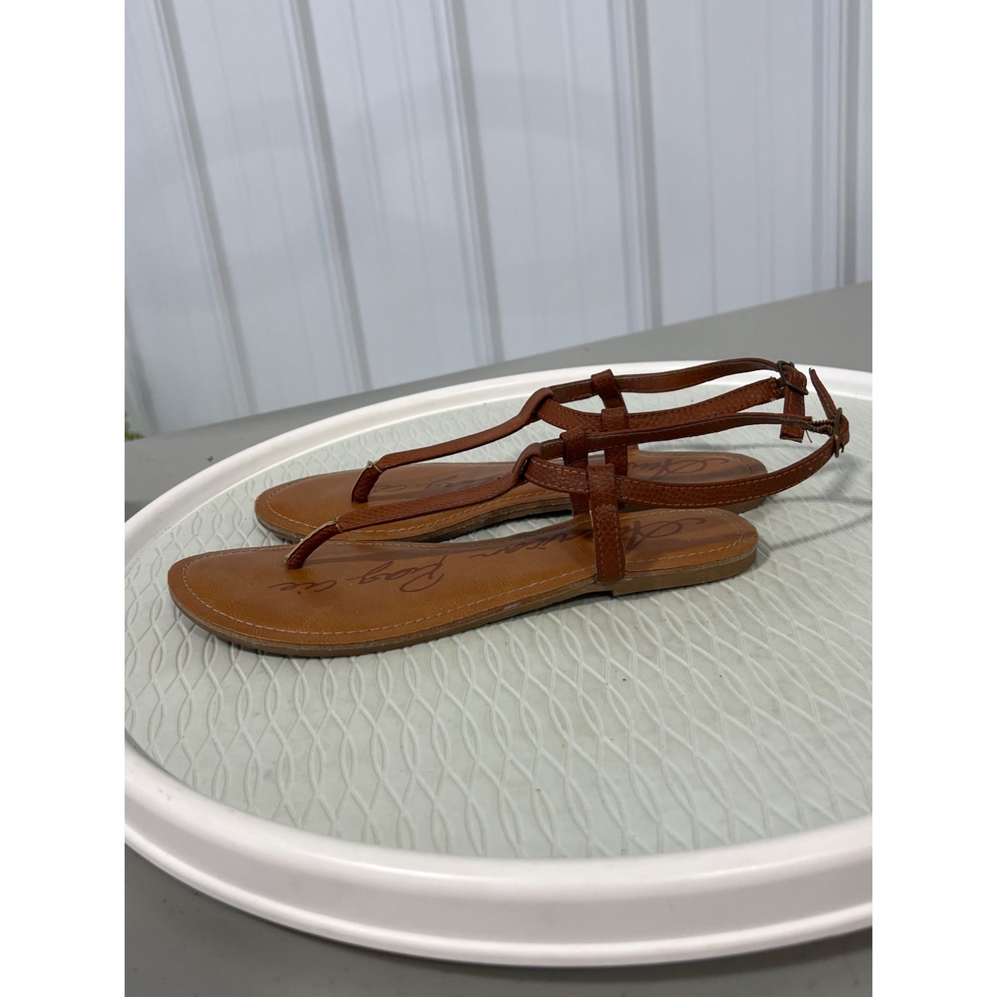 American Rag Akrista Open Toe Casual T-Strap Sandal Womens 6 Brown Leather