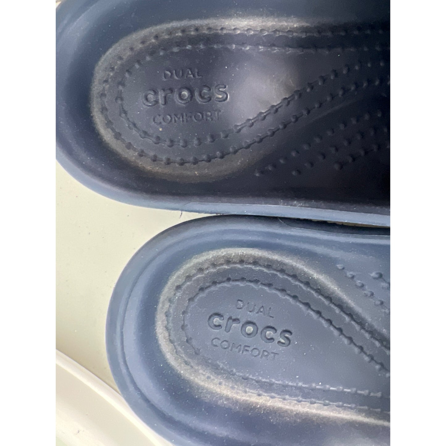 Crocs Sarah Mule Clogs Womens 8 Round Toe Suede Buckle Strap Navy Croslite